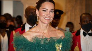 Yeşil elbisesinin içinde ışıl ışıl! Kate bir zümrüt gibi…