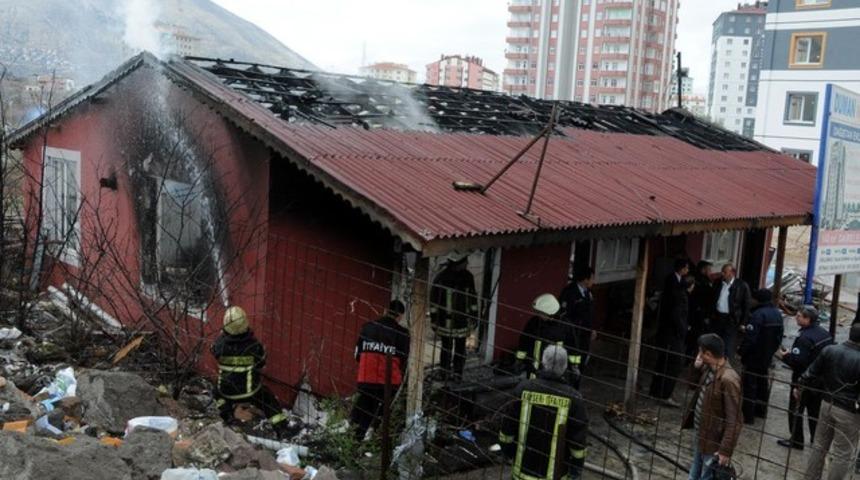 Sobayı yakmak için tiner döktü feci şekilce can verdi