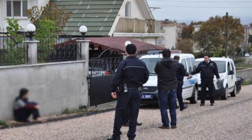 Cinnet getiren &ouml;ğretmen dehşet sa&ccedil;tı