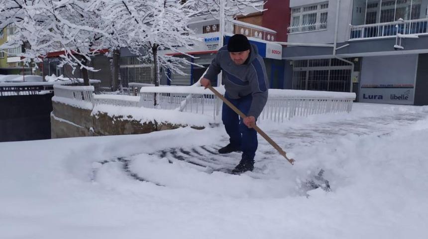 Bugün okullar tatil mi? 25 Mart Cuma hangi illerde okul yok? Valilikten son dakika kar tatili açıklaması geldi mi? 25 Mart 2022 Cuma