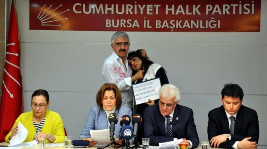 Basın toplantısında şok canlandırma