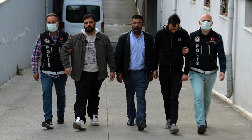 Suriyelinin üzerinden çıktı! Hepsini iç çamaşırına gizlemiş
