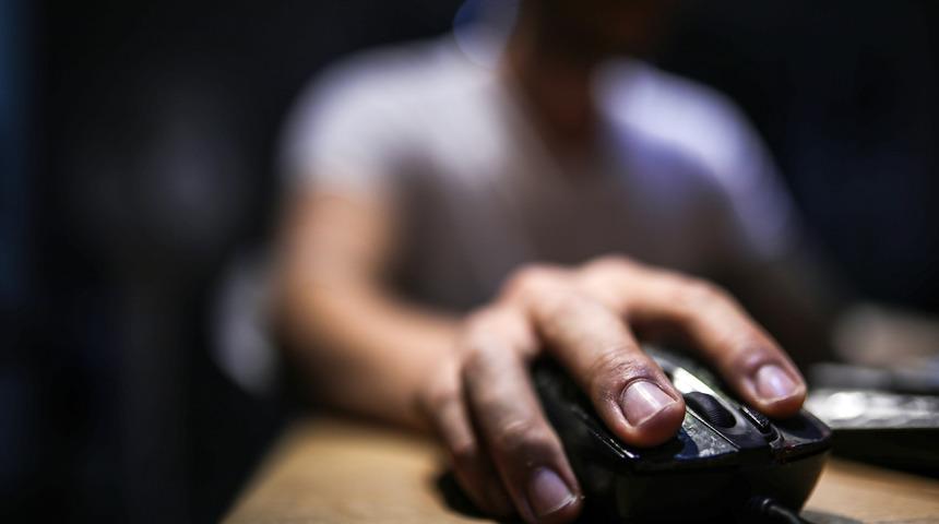 Apple ve Meta'ya dev tuzak iddiası! Kolluk kuvvetleri görevlisi gibi davranıp...