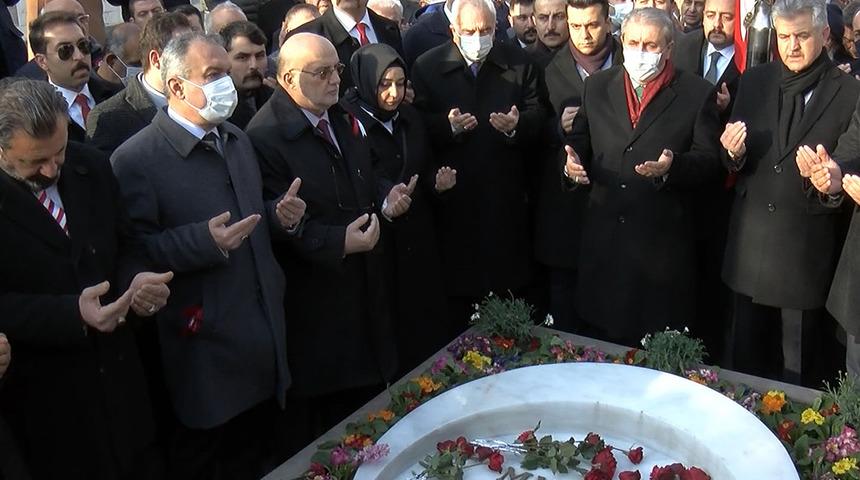 Muhsin Yazıcıoğlu kabri başında anıldı