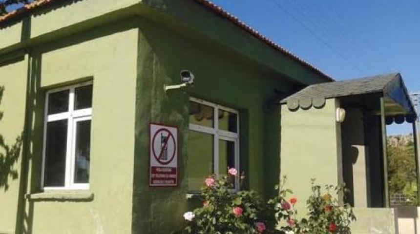 Kışlayı sahte kamerayla korumuşlar!