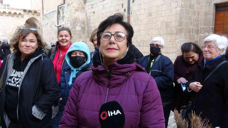 Turistler soğuk havalara aldırmadan Mardin’e akın etti! Ziyaretçilerle dolup taştı G5