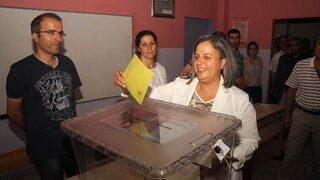 Büyükşehir Belediyesi Eşbaşkanları Kışanak ve Anlı oylarını kullandı