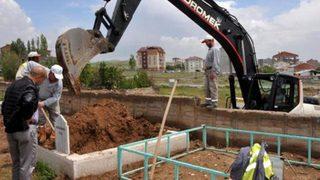 PKK mezarından şüphe duyan aile babasının mezarını açtırdı