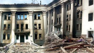 Rusya, Mariupol'daki tiyatro binasına saldırı düzenlemişti! Korkunç haber, yüzlerce kişi öldü