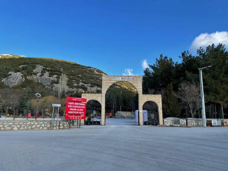 Sarkıt ve dikitleri buz tutan İnsuyu Mağarası görenleri büyüledi! Gören telefonuna sarıldı G4