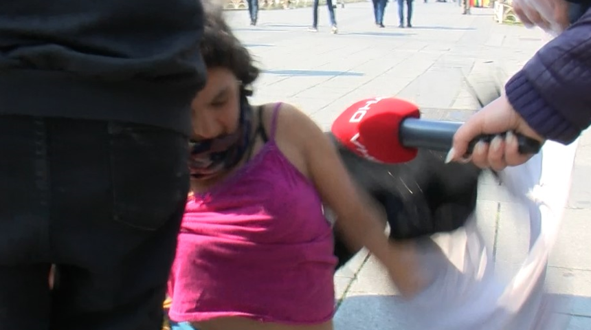 Fatih’teki dilenci operasyonunda şaşkına çeviren anlar! Biri, kıyafetlerini çıkardı, diğeri 'Selamünaleyküm İstanbul' diye bağırdı