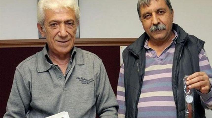 İnternetten aldığı cep telefonu yerine kol saati geldi