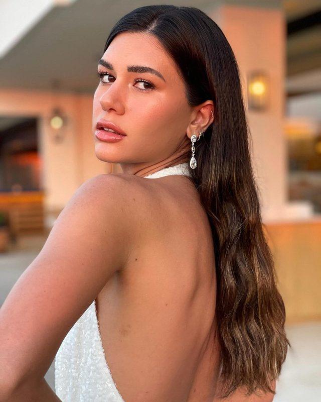 Fenomen Sibil Çetinkaya'nın sırt ve göğüs dekolteli pozu Instagram'ı yaktı: Dua Lipa gibisin