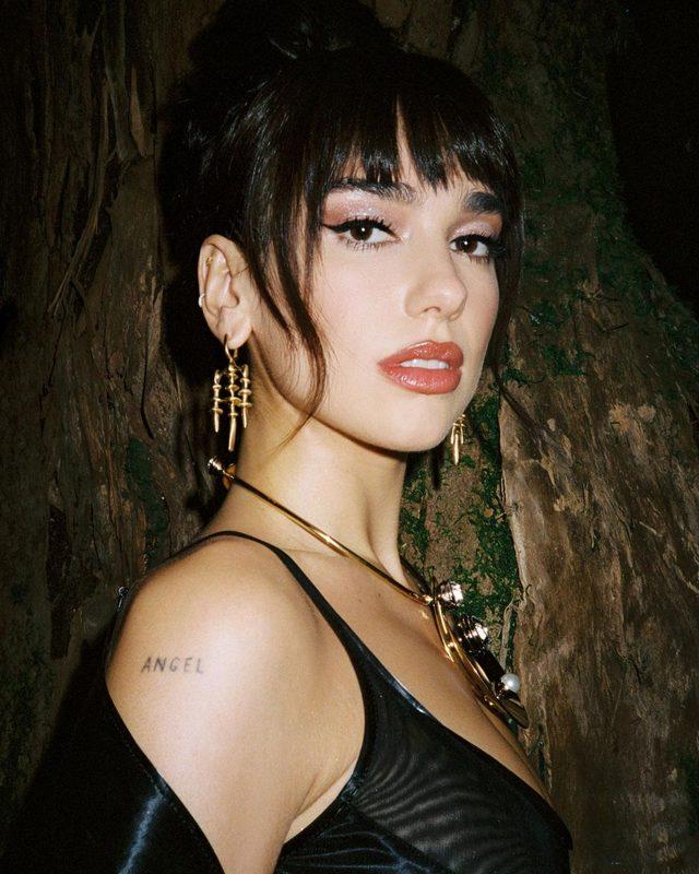 Fenomen Sibil Çetinkaya'nın sırt ve göğüs dekolteli pozu Instagram'ı yaktı: Dua Lipa gibisin