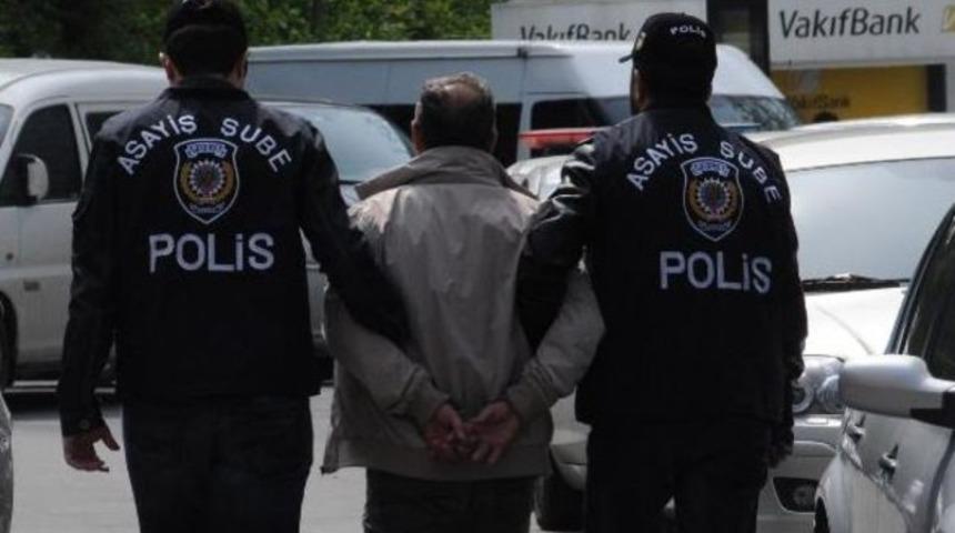 Kardeşini öldürdü, annesini yaraladı