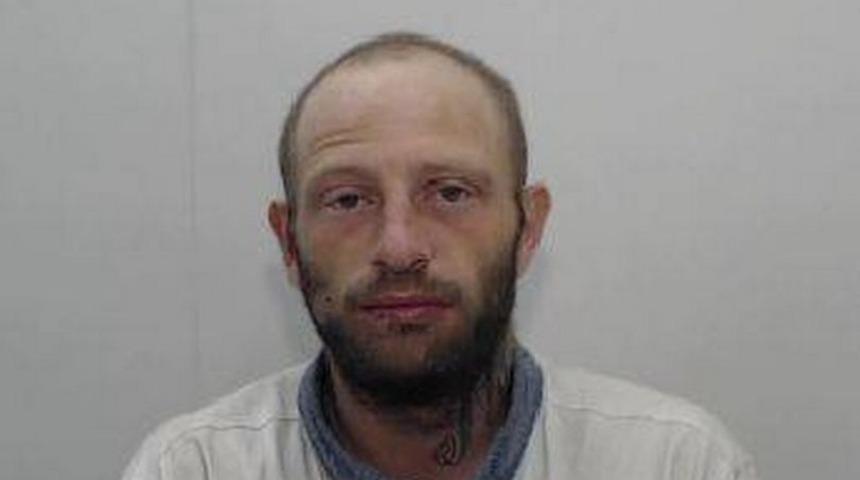 “Erkek eskortum” diyerek evine zorla girdi! Defalarca tecavüze uğrayan kadın saldırganın penisini ısırdı