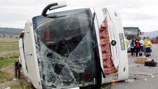 Yolcu otobüsü şarampole devrildi: 9 yaralı
