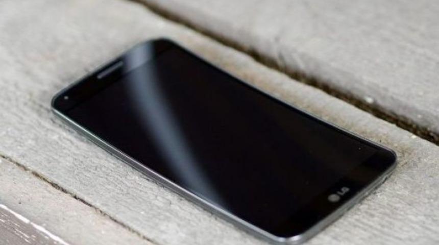 Ger&ccedil;ek b&uuml;k&uuml;lebilir ekran deneyimi LG G Flex 2&rsquo;de!