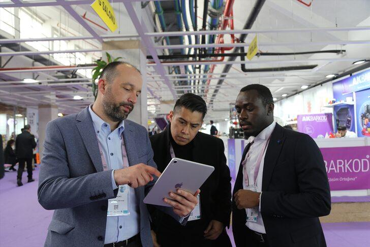 Türk kumaşı, yerli yazılımla sanal evrende kıyafete dönüşerek alıcıya ulaşıyor G3