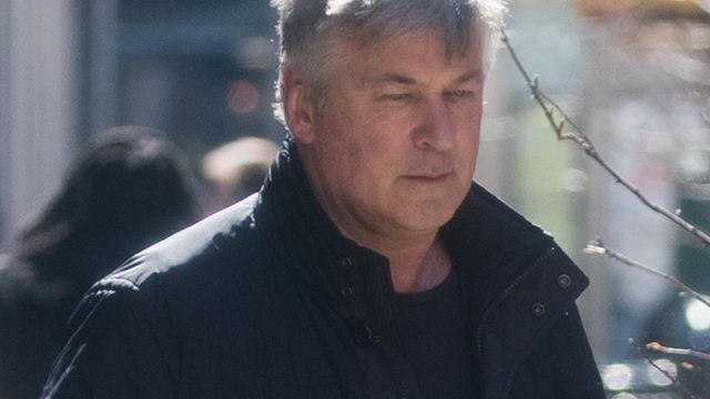 Kazara katil olan Alec Baldwin setlere dönüyor