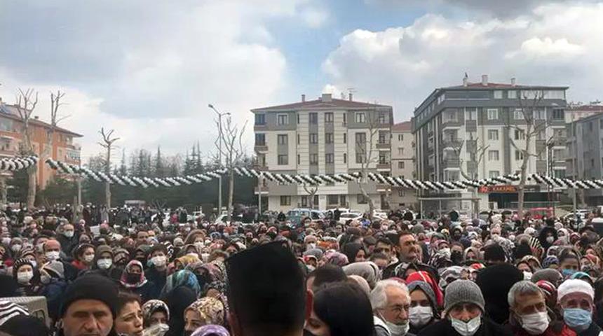 259 liralık ürünü 49 liraya almak için erkenden koştular! İndirim, izdihama neden oldu