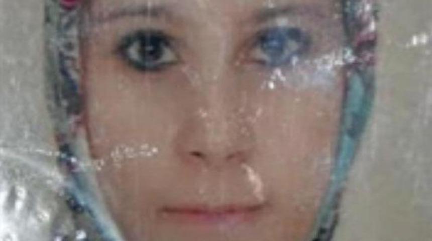 Topuklu ayakkabı y&uuml;z&uuml;nden hayatını kaybetti