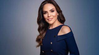 Buket Aydın'ın hamlesi şaşırttı! Göğüs dekoltesini bakın nasıl sansürledi