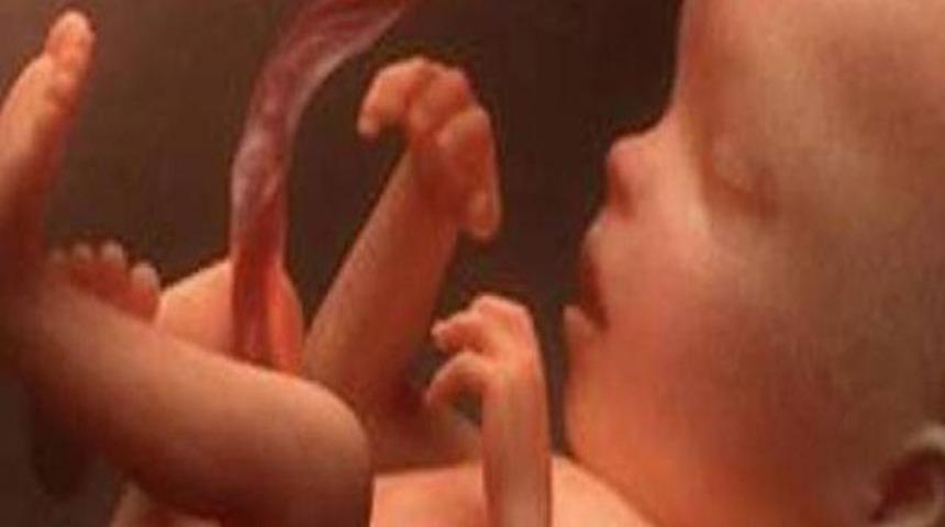 Bebekler anne karnında duyabiliyor