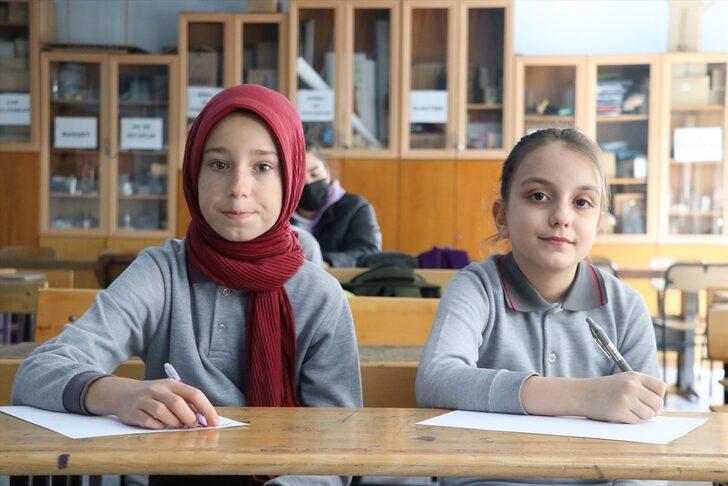 İstiklal Şairi'ni kompozisyonla anlatıp bağışla örnek aldılar G2