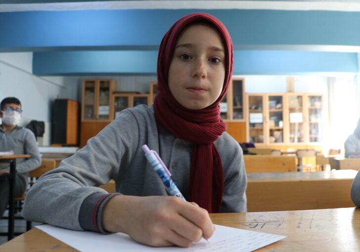 İstiklal Şairi'ni kompozisyonla anlatıp bağışla örnek aldılar G4