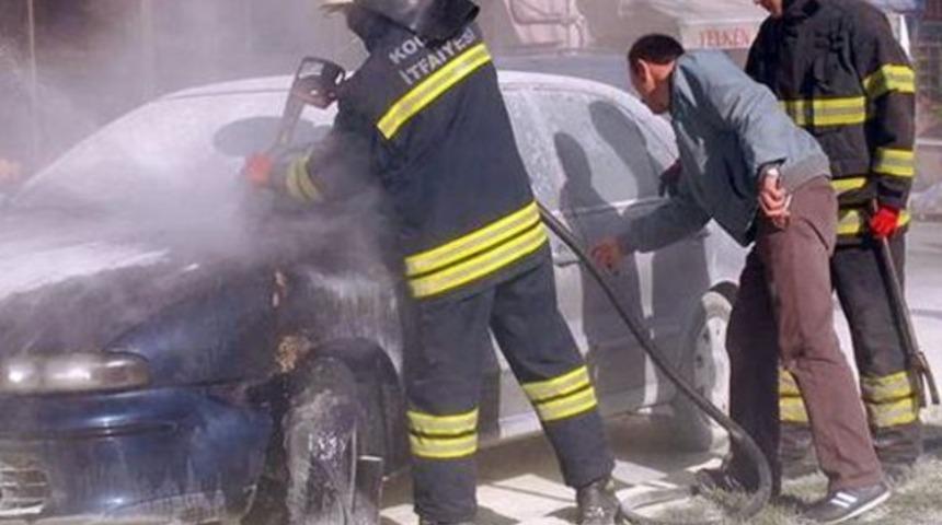 Satın aldığı g&uuml;n otomobili yandı