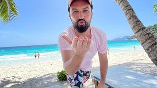 Tarkan tatil sezonunu açtı! Çiçekli şortuyla plaj pozları