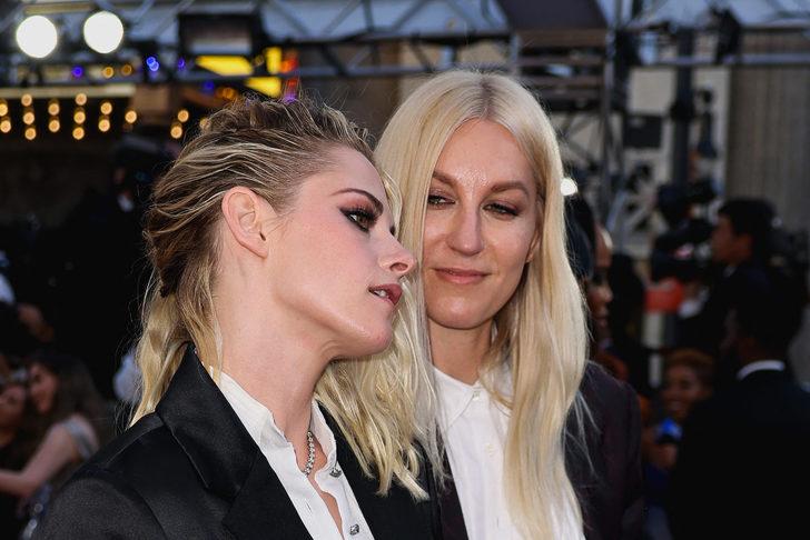 94.Oscar Ödülleri'nde Kristen Stewart kırmızı halıda kız arkadaşını öpücüklere boğdu G5