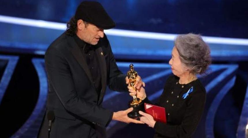 Oscar Ödülleri: En İyi Yardımcı Erkek Oyuncu Ödülü Troy Kotsur'un