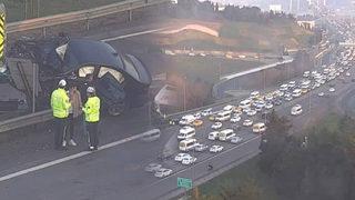 15 Temmuz Şehitler Köprüsü çıkışında kaza! Trafik yoğunluğu oluştu