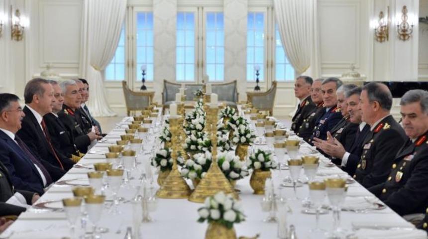 YAŞ'tan dikkat çeken fotoğraf