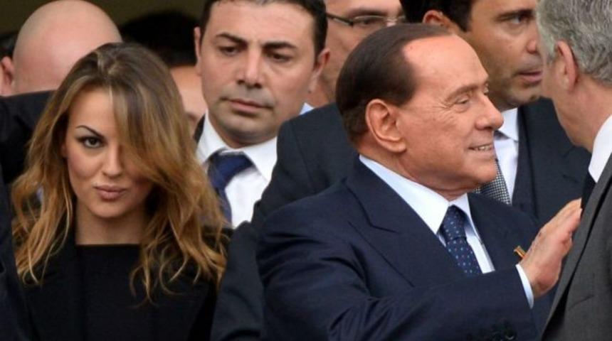 Berlusconi'nin sevgilisi Papa'dan 'af dileyecek'