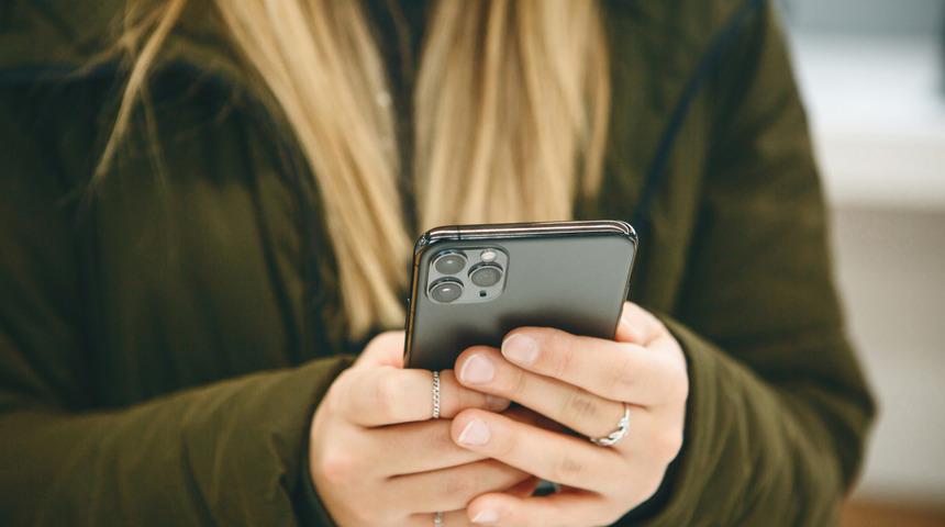 Anket sonucu gösterdi: iPhone'un üreticisi Apple, gençler arasında popüler