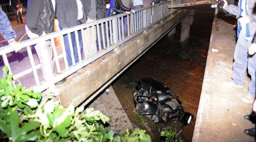 Otomobil, dereye yuvarlandı: 1 ölü