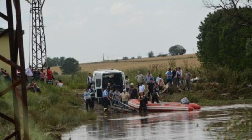 Dereye giren 3 çocuk kayboldu