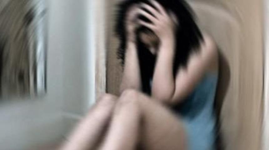 Balkondaki çıplak kız tecavüz mağduru çıktı