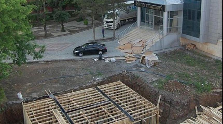 &Ouml;ğretmenevinin karşısına ilk icraat umumi WC