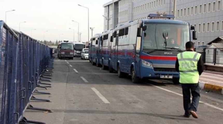 Mahkemeye 'Paralel misiniz' diyen avukatlara soruşturma