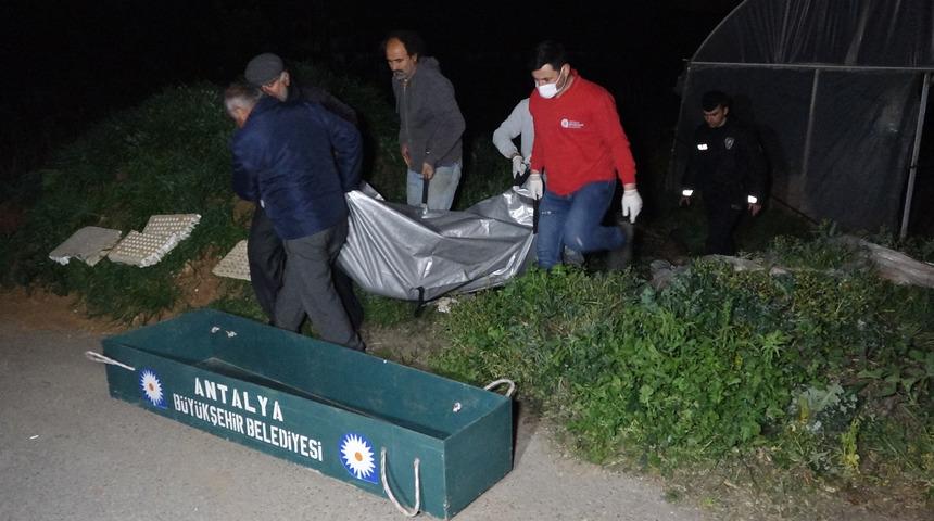 Antalya'da şüpheli ölüm! Serada ortağı tarafından ölü bulundu