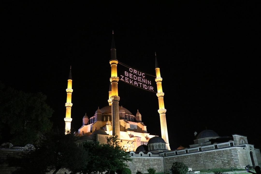 Bu sene camilerde teravih namazı kılınacak mı? 2022 Ramazan'da ilk teravih namazı ne zaman, saat ka&ccedil;ta kılınacak?