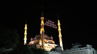 Kadir Gecesi namazı saat kaçta kılınır? Kadir Gecesi namazına nasıl niyet edilir, nasıl kılınır?