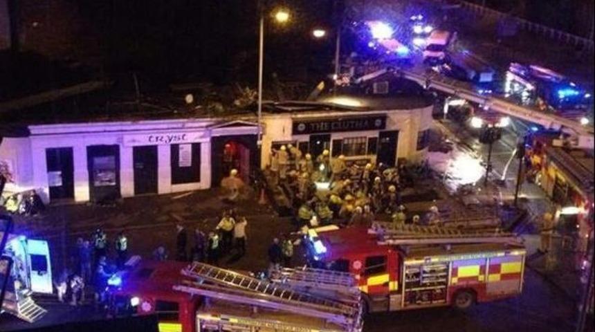 Helikopter barın &ccedil;atısına d&uuml;şt&uuml;