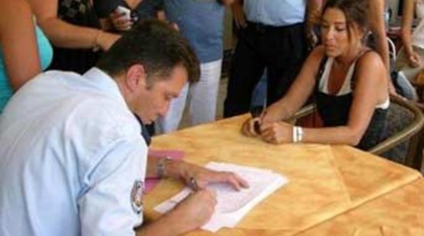 Oray'ı odasında &Ccedil;ehre buldu