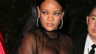 Bebek bekleyen Rihanna transparan elbisesiyle Oscar partisine damga vurdu