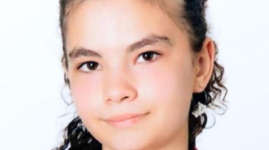 Genç kız köprüden atlayıp intihar etti